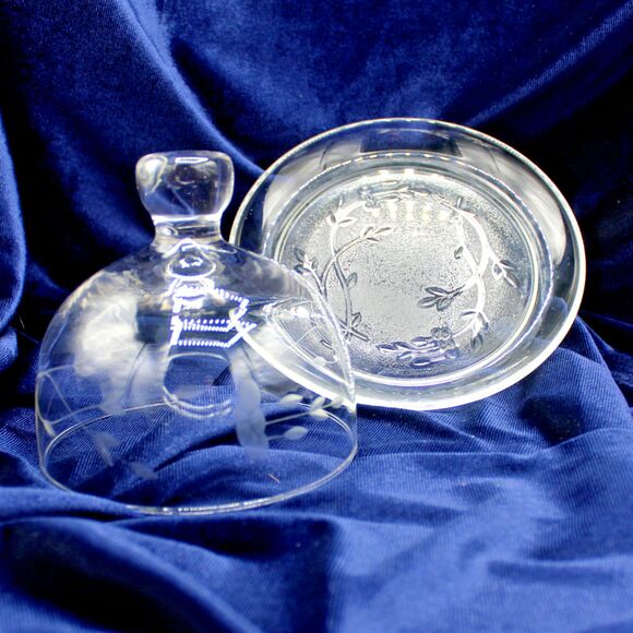 Vintage Princess House Domed Butter Dish Crystal Etched Glass Heritage Pattern - Picture 3 of 4